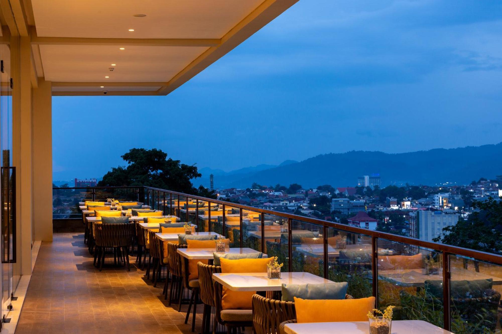 Holiday Inn Lampung Bukit Randu By Ihg Bandar Lampung Exteriör bild