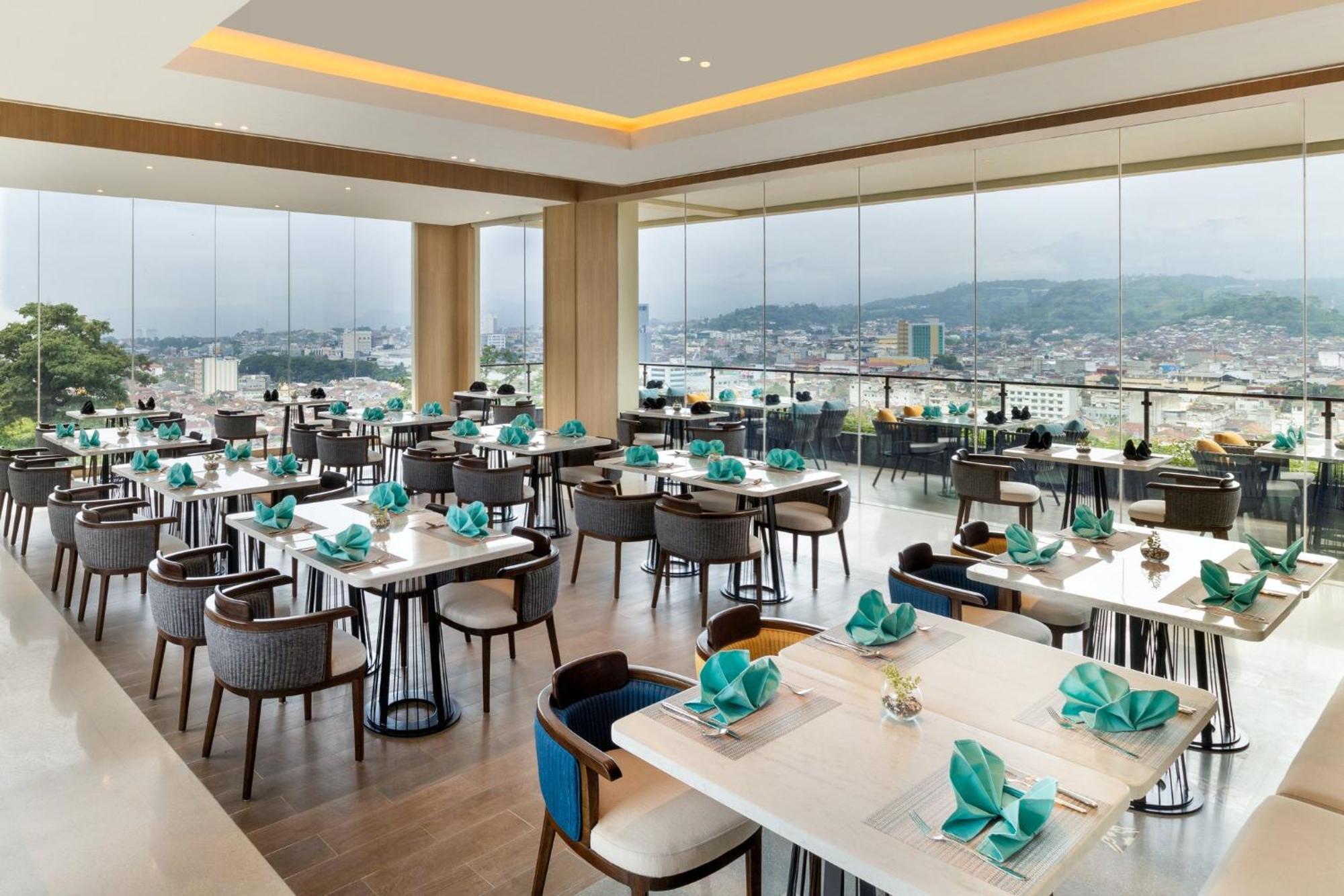 Holiday Inn Lampung Bukit Randu By Ihg Bandar Lampung Exteriör bild