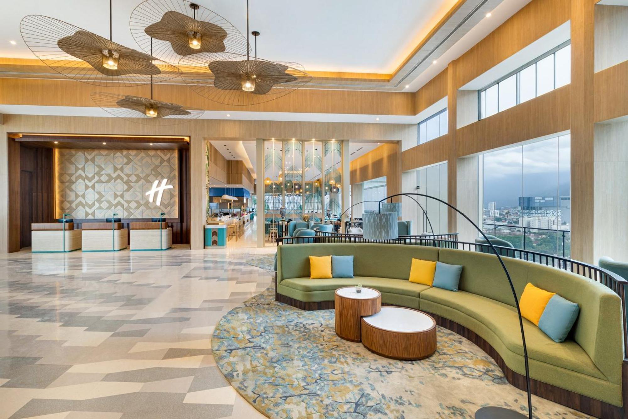 Holiday Inn Lampung Bukit Randu By Ihg Bandar Lampung Exteriör bild